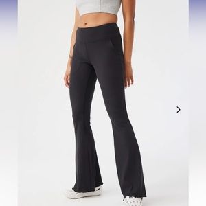 Outdoor Voices Ribbed Flare Legging